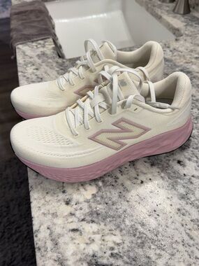 New Balance Women's  Fresh Foam X Evoz V4